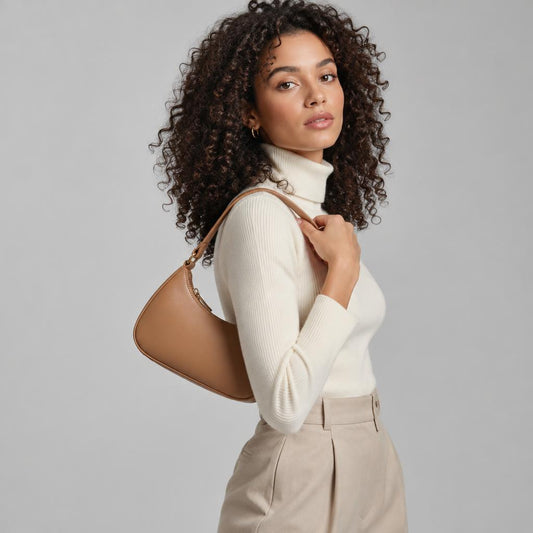 Modelo usando Bolso de Hombro Monelle Camel